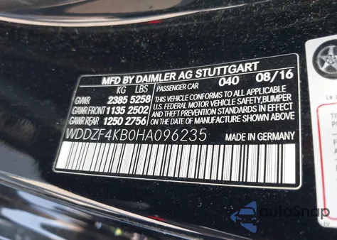 2017 Mercedes-Benz E 300 4Matic z USA, uszkodzony, nr VIN WDDZF4KB0HA096235